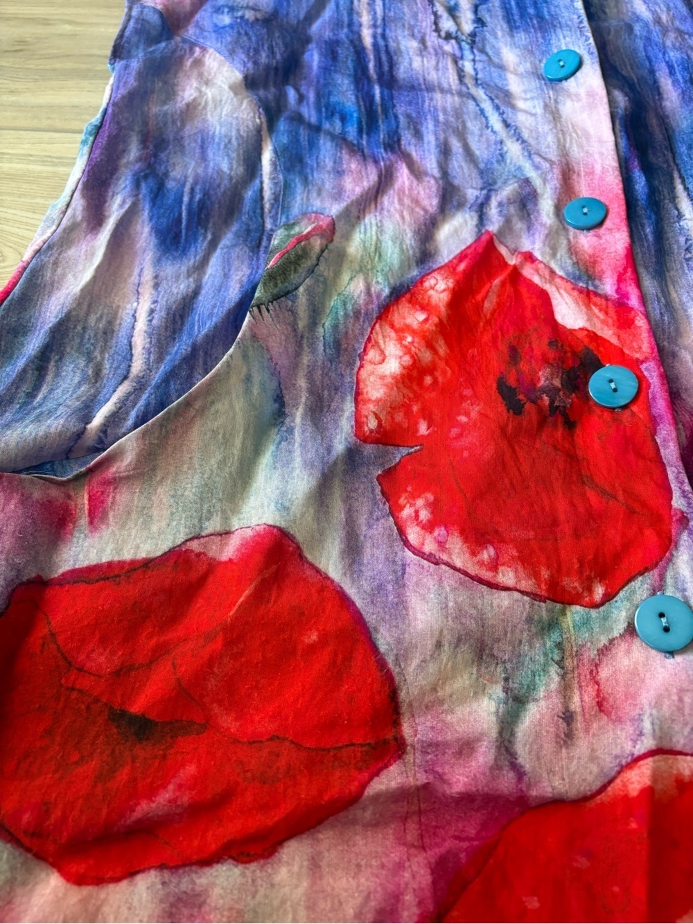 Sleeveless Watercolor Floral Button-Front Top - Blue & Red - Picture 2 of 5